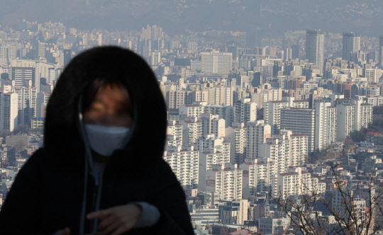 내년 서울에 올해보다 많은 아파트가 공급되며 집값 낙폭이 확대될 전망이다.  <사진=연합뉴스>
